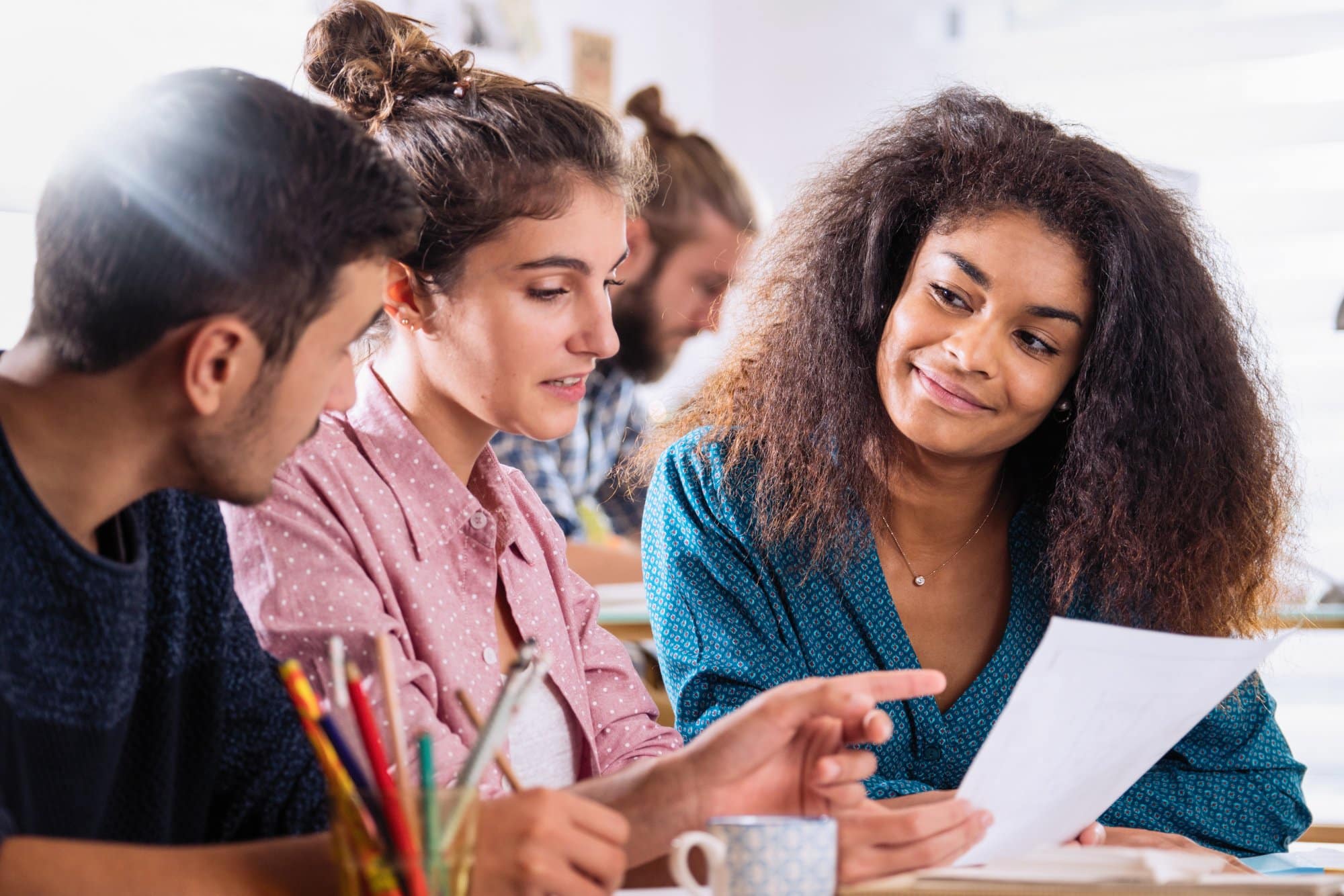 Pupils often. Группа студентов. Etudiant. Работа в группе английского. Зима группа студентов.